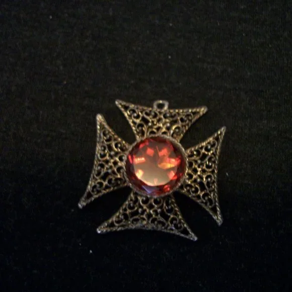 VINTAGE MALTESE CROSS W ORANGE STONE PENDANT